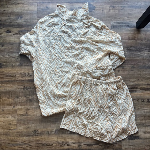 Ascot + Hart Women's Long Sleeve Button-Front & Shorts Pajama Set Size Md NWT - Picture 8 of 9